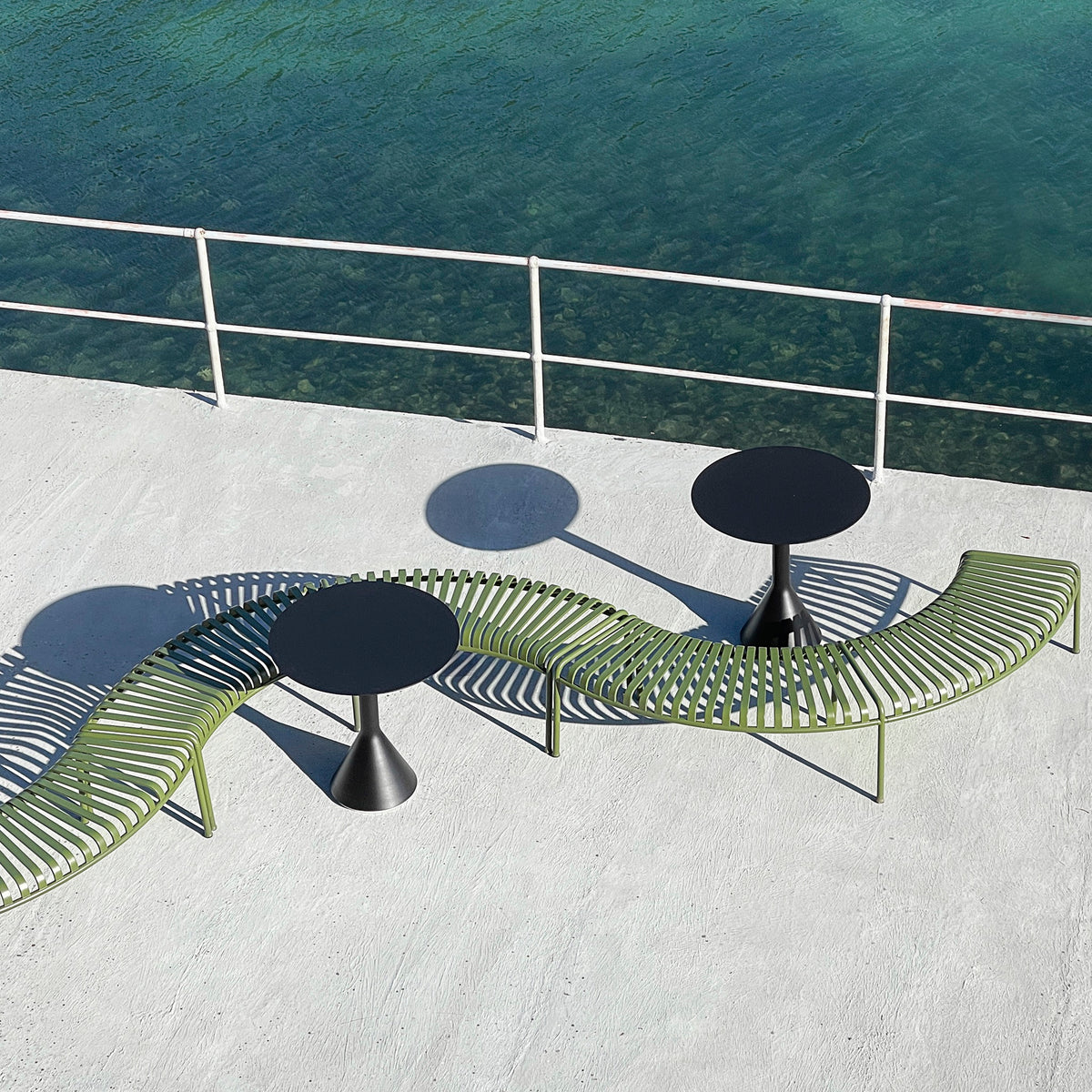 HAY Palissade Park Bench Outdoor-Sitzbank gerundet