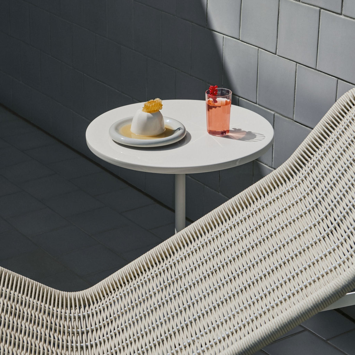 Hay Pyro Coffee Table Beistelltisch Platte Porzellan Fuß Stahl In- & Outdoor