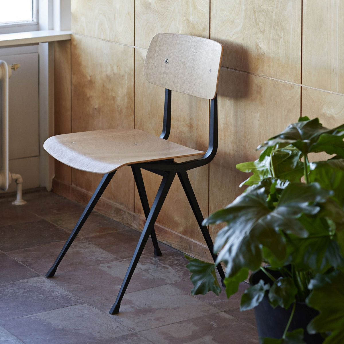 Hay Result Chair 4-Fuß-Stuhl Sitz & Rücken Sperrholz Eiche Stahlgestell