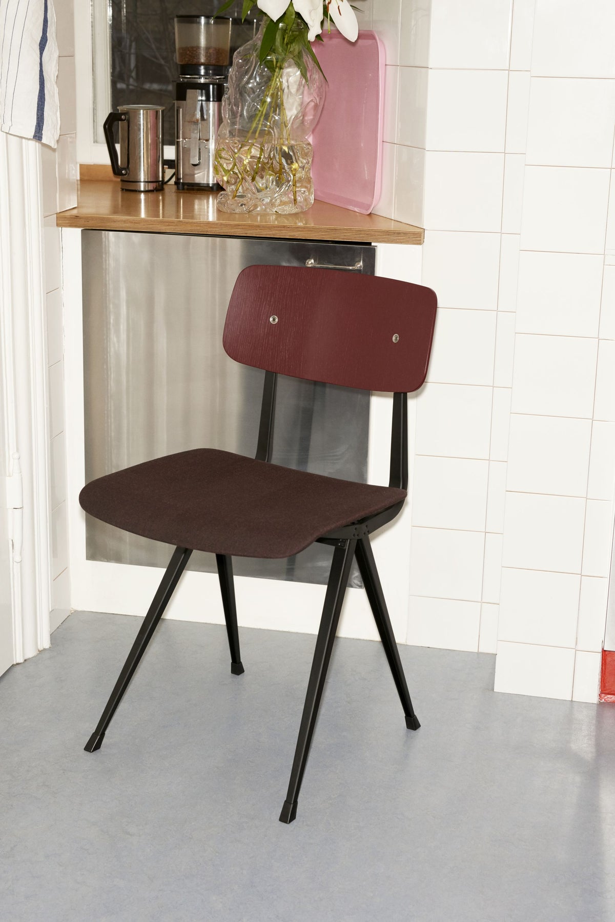 Hay Result Chair 4-Fuß-Stuhl Sitz & Rücken Sperrholz Eiche Stahlgestell