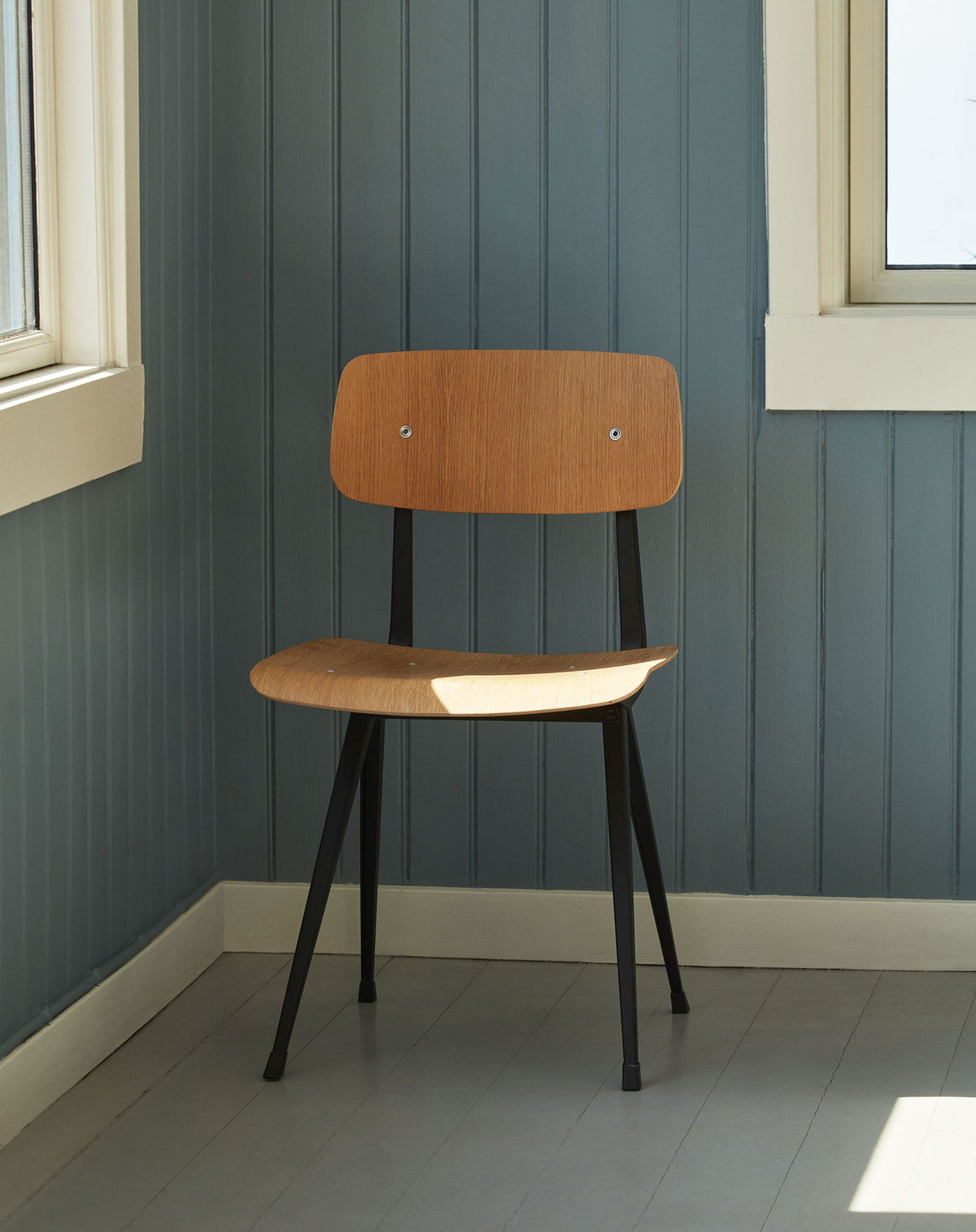 Hay Result Chair 4-Fuß-Stuhl Sitz & Rücken Sperrholz Eiche Stahlgestell
