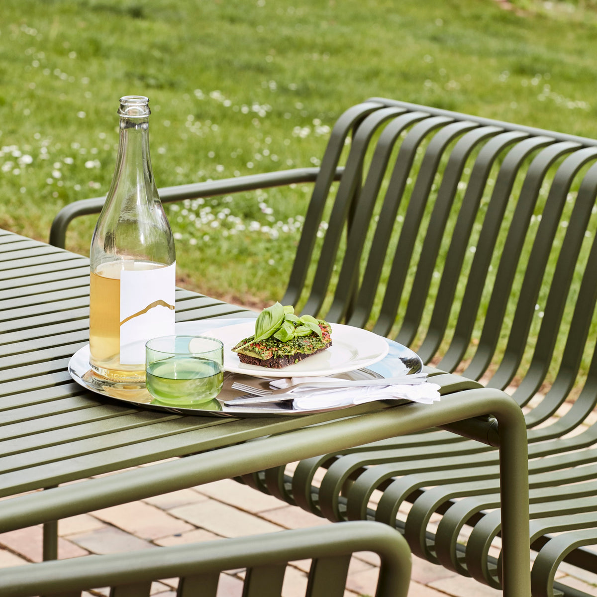 HAY Palissade Dining Bench Outdoor-Sitzbank mit Armlehne