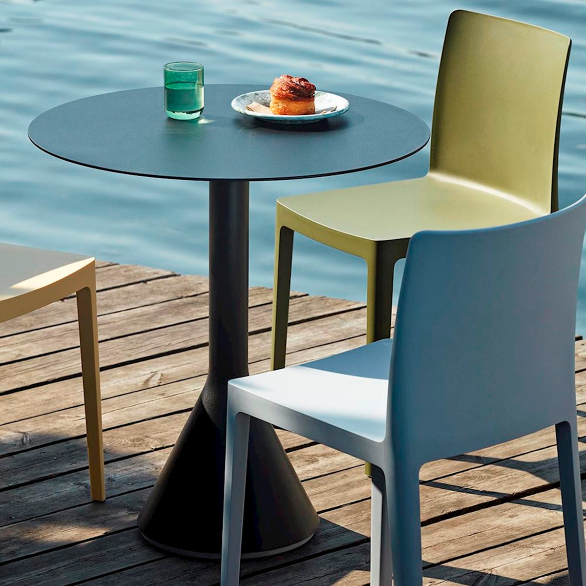 HAY Palissade Cone Tisch rund Ø 70 cm outdoor Stahl pulverbeschichtet